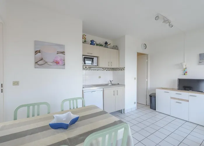 Chatelaillon-Plage : T2 Panoramique Sur La Mer Pour 2 Avec Piscine - Fr-1-535-2